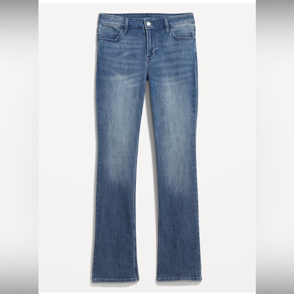 NWT Old Navy Mid Rise Boot-Cut Medium Wash Jeans - Size 6